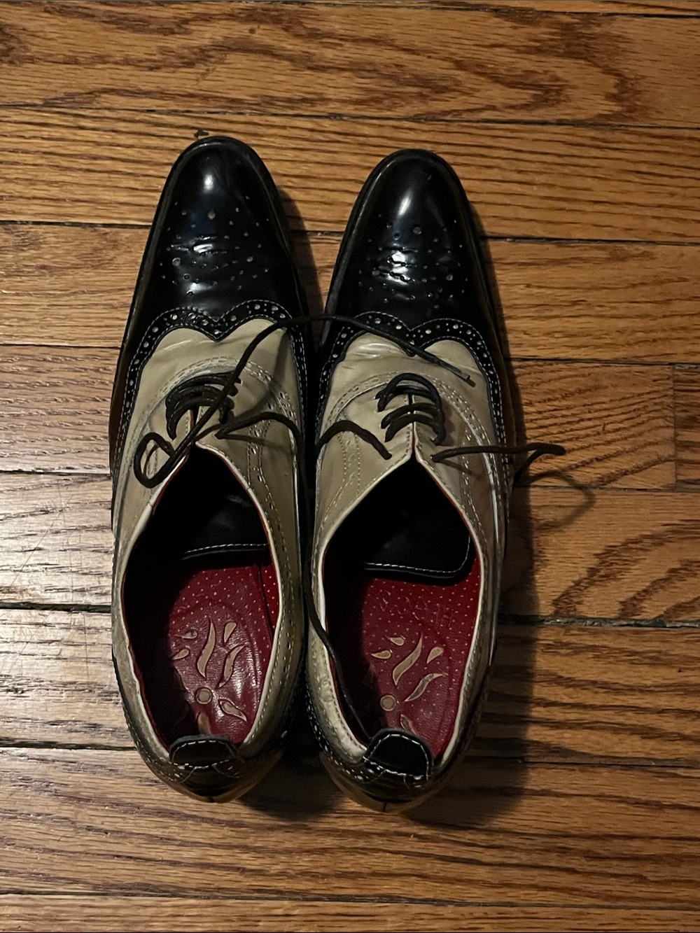 Source Unknown Black and Cream Two-Tone Wingtip Oxfords